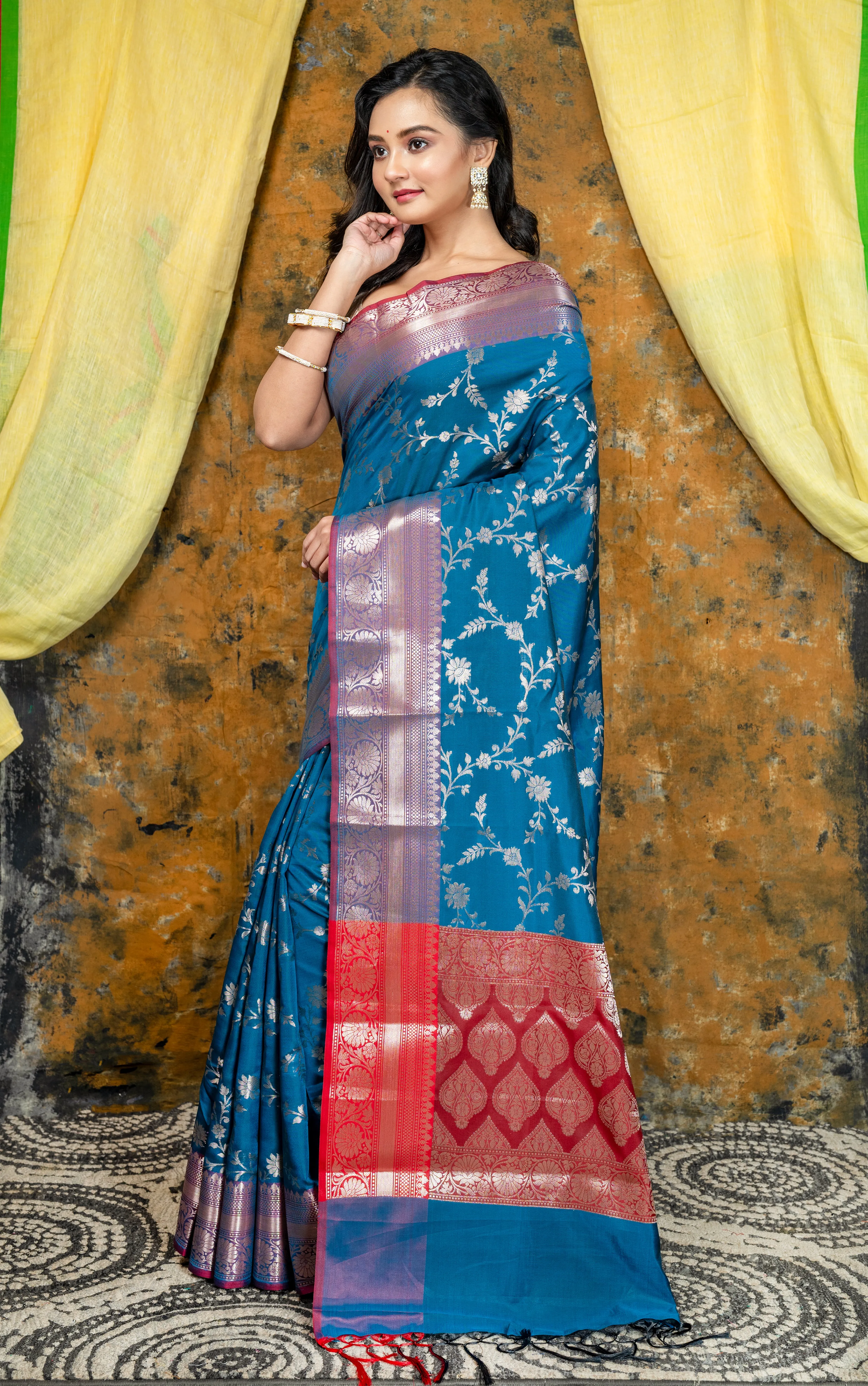 Women Cerulean Blue Soft Banarasi Uppada  Silk Saree With Floral Woven Motifs